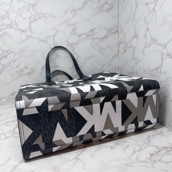 Michael Kors Kenly Large Tote - Picture 4 of 6